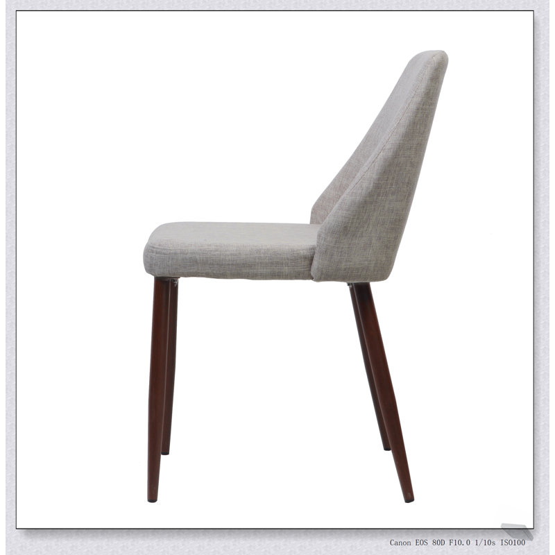 Chaises de salle à manger Cadre en fer avec finition en bois pour un attrait esthétique et une durabilité