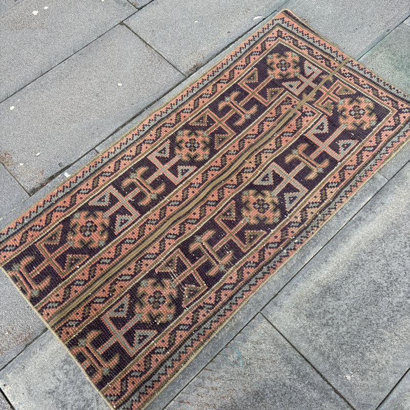 Vintage Turkish Rug with Geometric Patterns - Bohemian Style Oriental Floor Mat for Home Decor