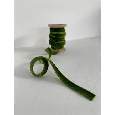 Ornement en velours luxueux, vert, 1,7 x 2,4 po | 100% velours, longueur 78,7 pouces | Parfait pour un décor des Fêtes et une touche festive, une texture douce et un design élégant