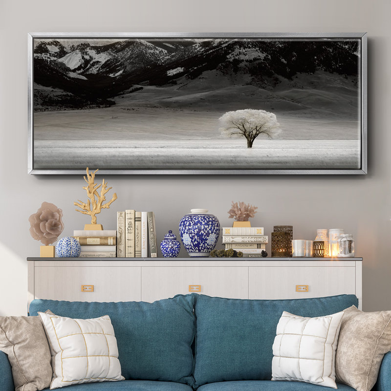 Arbre solitaire, reproduction sur toile, H 8 po x l 20 po x P 1,5 po, Argent