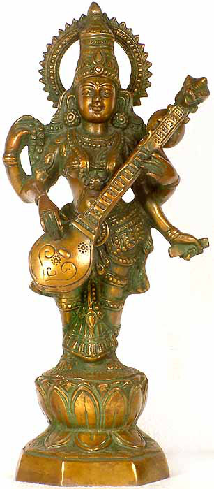 Saraswati debout