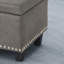 Rangement sophistiqué: repose-pieds contemporain en microfibre