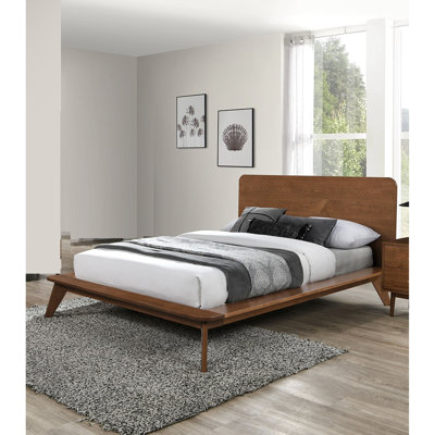 Lit plateforme en bois massif de très grande taille Mid-Century en noyer de style oriental, tête de lit à panneau, pieds fuselés, lit de couleur convenant à une chambre à coucher avec pieds inclinés, perfectionnement compatible avec le matelas