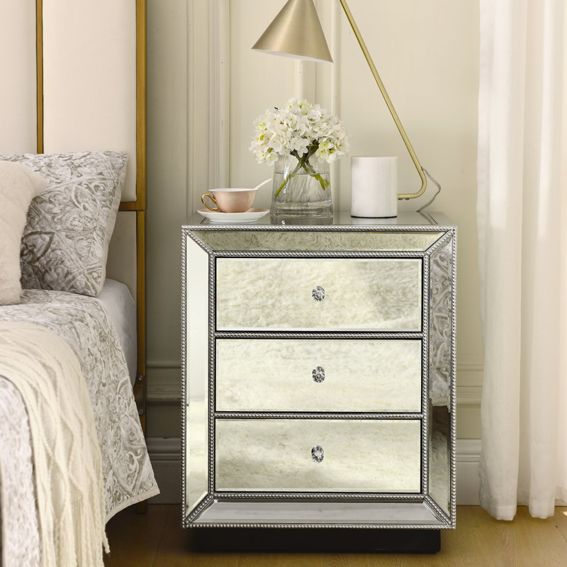 Armoire à miroir en argent avec trois tiroirs - Organisez votre chambre à coucher élégante en 3 pour un look gracieux