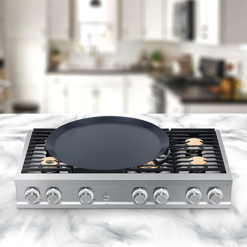 Brentwood 8.5'' Black Carbon Steel Non-Stick Round Griddle