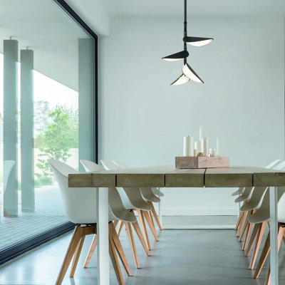 Lustre linéaire intégré 4 lumières DEL noires