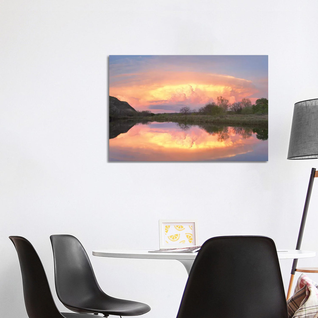 Sturmwolken über dem South Llano River, South Llano River State Park, Texas I von Tim Fitzharris - Gallery-Wrapped Canva...