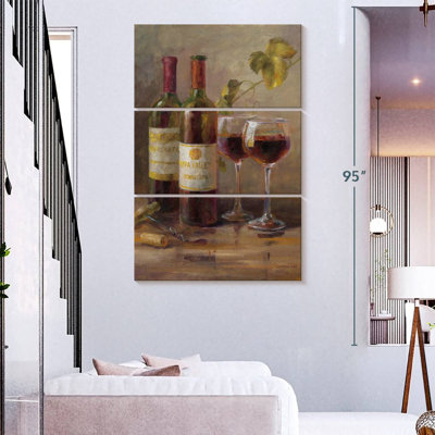 Yarlin ouvrant le vin