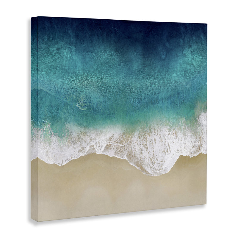 Vue aérienne d'une marée bleue tropicale à la plage par Maggie Olsen - reproduction de photo, H 36 po x l 36 po