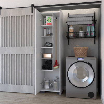 Armoire balai blanche avec tablettes de rangement