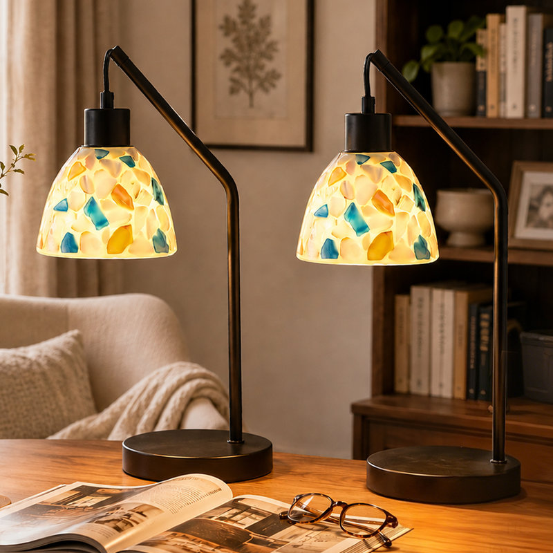 Ensemble de 2 lampes de table modernes avec abat-jour en verre incrusté de coquillage coloré, lampes de chevet en métal noir avec interrupteur en ligne, ampoules DEL E26 incluses