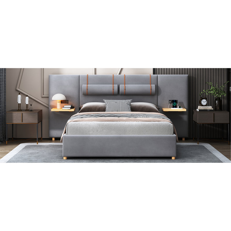 Lit plateforme tapissier, deux prises et ports de charge USB des deux côtés, deux coussins de chevet, tablettes de rangement, velours