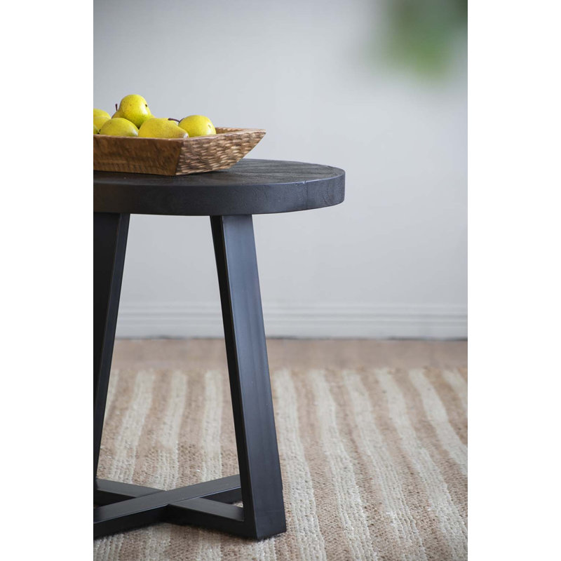 Charmante table basse à pieds croisés pour une vie élégante