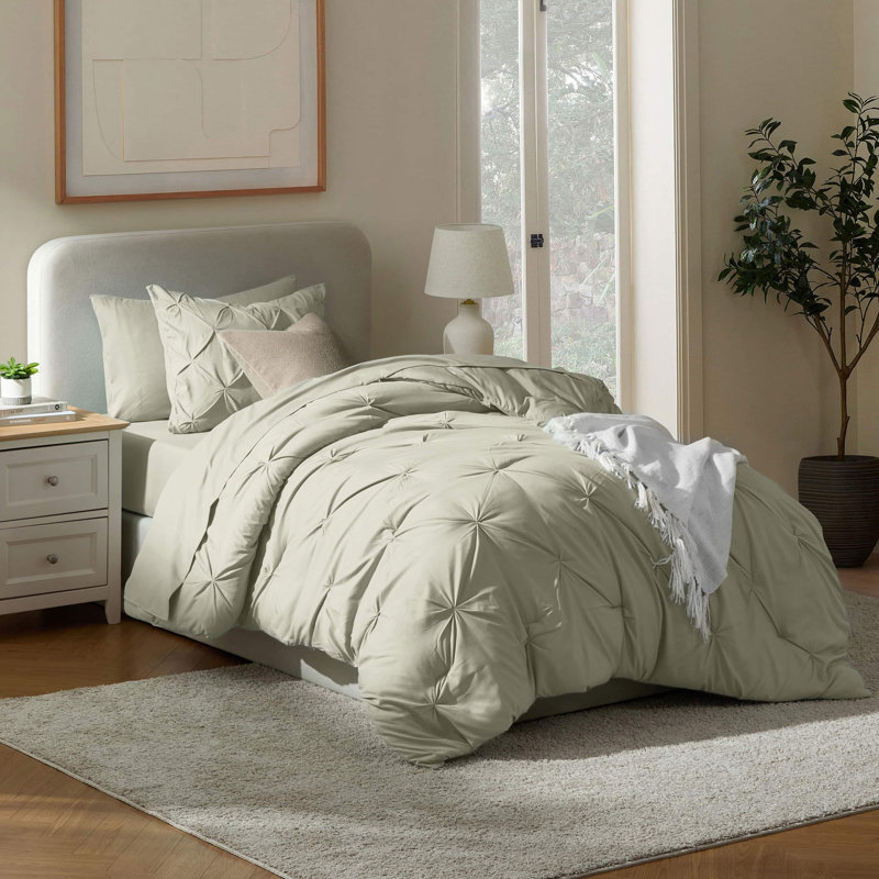 Ensemble d'édredon plissé avec draps Bed-in-a-Bag, Sauge pâle, Édredon simple + 4 pièces supplémentaires