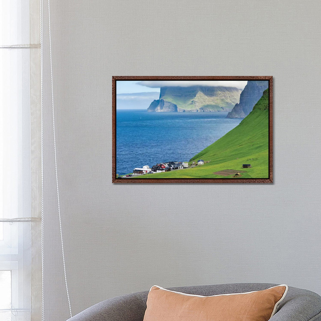 Insel Kalsoy, Dorf Trollanes, Färöer Inseln, Dänemark von Martin Zwick - Galerie-verpackte Leinwand Giclée auf Leinwand