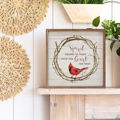 «Spirit Speaks In Ways Cardinal Wreath», blanc délavé