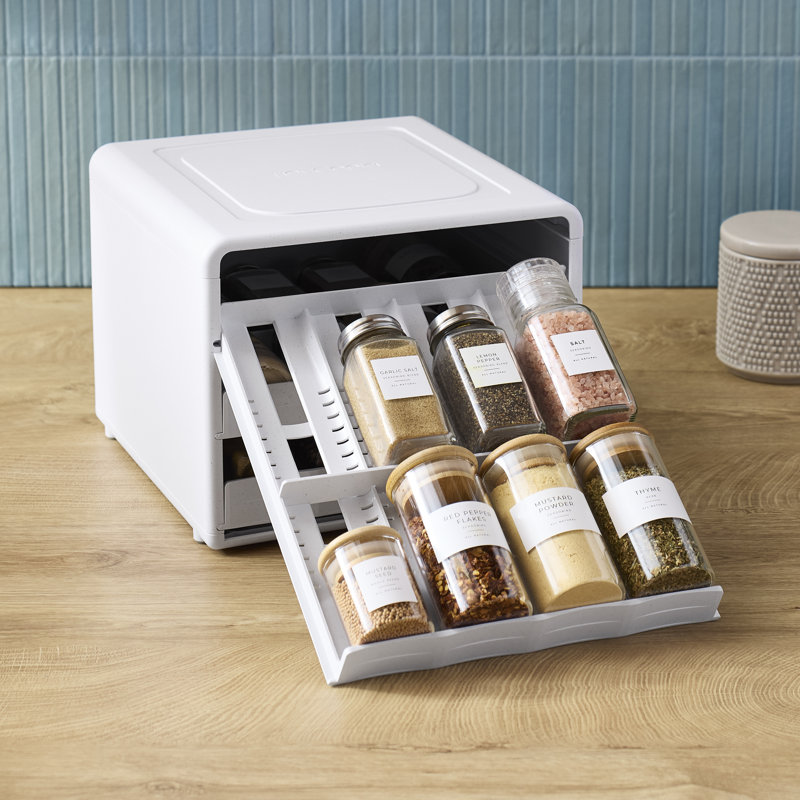 Étagère à épices réglable YouCopia SpiceStack®, assaisonnements rétractables pour 24 bouteilles et porte-épices pour l'organisation d'armoires de cuisine et de garde-manger avec 104 étiquettes incluses, collection Organiser Hero