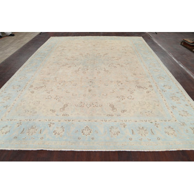 Tapis beige unique en laine noué à la main de style années 1970 de 9 pi 4 po x 13 pi 2 po Frumah