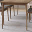 La table de salle à manger est rectangulaire simple et moderne-99481525