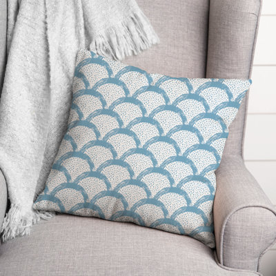  Scallop Indoor/Outdoor Throw Pillow