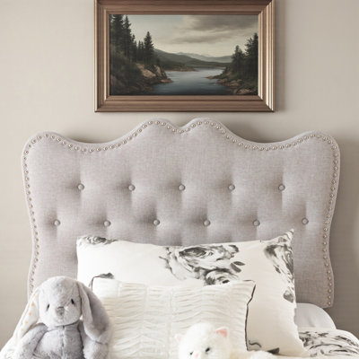 Tête de lit simple en polyester beige avec bordure cloutée Brindle