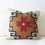 Housse de coussin décorative en laine et jute tissée à la main, inspirée du kilim blanc abstrait-106013817