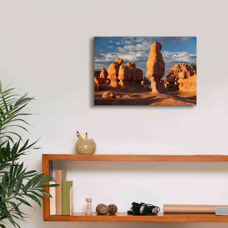 «Goblin Valley Tall Hoodoo» par Mike Jones, estampe numérique sur toile, H 12 po x l 18 po x P 0,75 po
