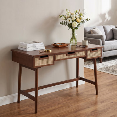 Bureau en rotin brun de 130 cm (51 po), table de travail multifonctionnelle avec 3 tiroirs en rotin et système anti-basculement.