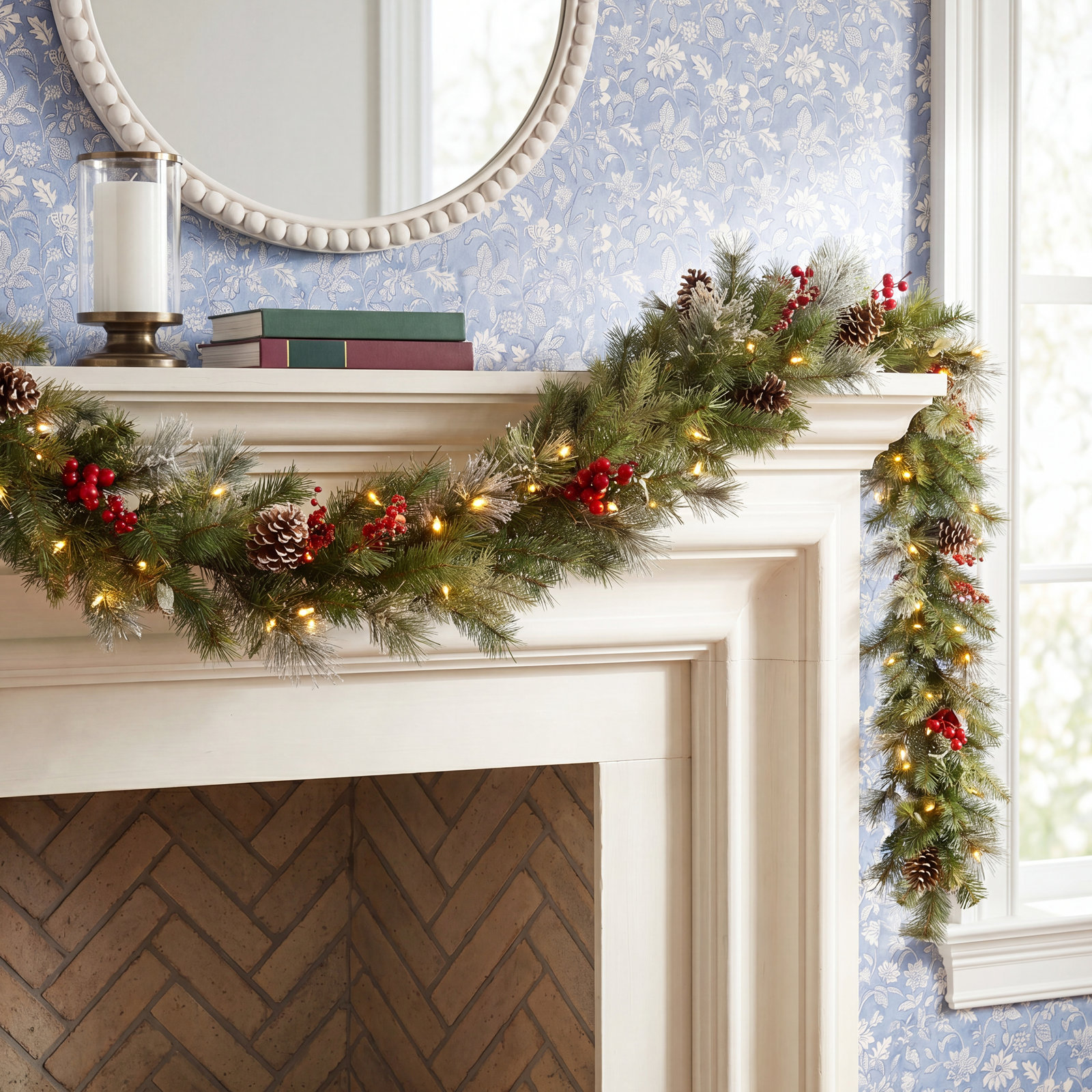 Pre-Lit Christmas Garland, 9'