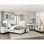 Lit plateforme de style rustique avec finition blanche et espace de rangement pleine grandeur polyvalent