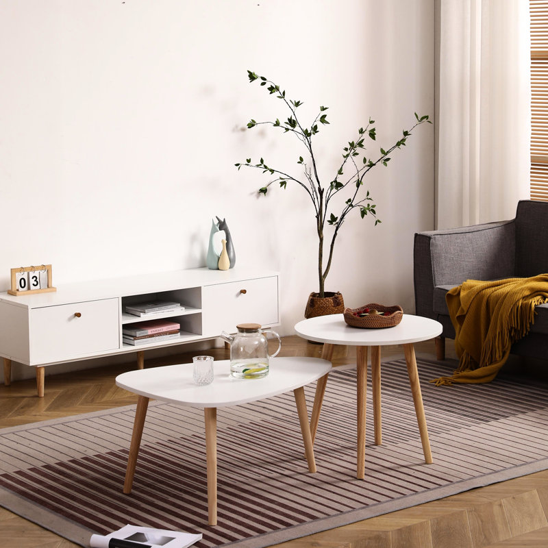 Table basse moderne 790 avec un design d'œuf. Blanc + expression de chêne. Fabriqué en bois d'hévéa et panneau de particules. 790 mm de longueur, 30,56 po de profondeur, 23,28 po de largeur, 16,06 po de hauteur. Fonction d'installation simple