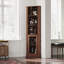 Grande armoire de bar d'angle avec rangement, armoire à liqueur d'angle en bois avec tablettes ouvertes et porte en filet métallique pour petits espaces