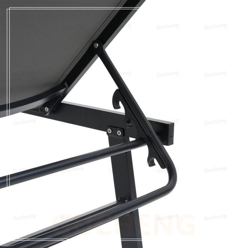 Chaise longue Waterloo avec table d'appoint en bois attachée, parfaite pour la détente en plein air et un élégant décor de patio