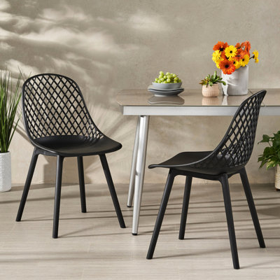 Chaises de jardin - Chaise Lily avec revêtement résistant aux intempéries et motif de losanges, noire, hauteur 82,7 cm. Structure stable en polypropylène noir, résistante aux intempéries, largeur 53,2 cm, profondeur 51,6 cm.