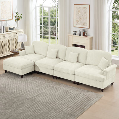 Canapé modulaire classique à trois places en forme de L avec accoudoirs évasés et volants amovibles, jupes plissées et pieds fuselés, canapé à quatre places en chenille confortable avec repose-pieds mobile, blanc beige