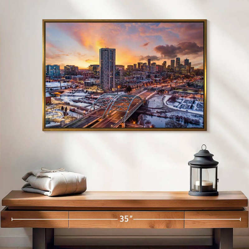 Coucher de soleil d'hiver à Denver, 25 po x 17 po, Cadre flottant doré
