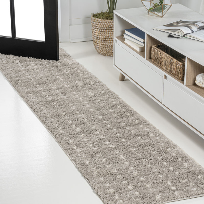 Tapis à poils longs gris / ivoire à motif géométrique moderne Kabira, Tapis de couloir 2 pi x 8 pi
