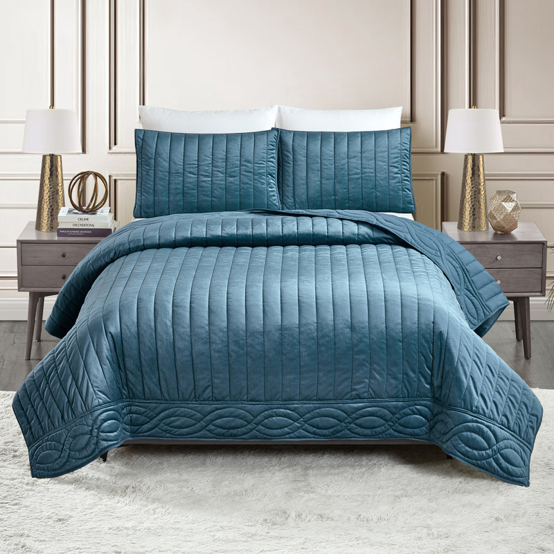 Dee Ocleppo Velvet Cable 3-Piece Quilt Set, King Quilt + 2 King Shams