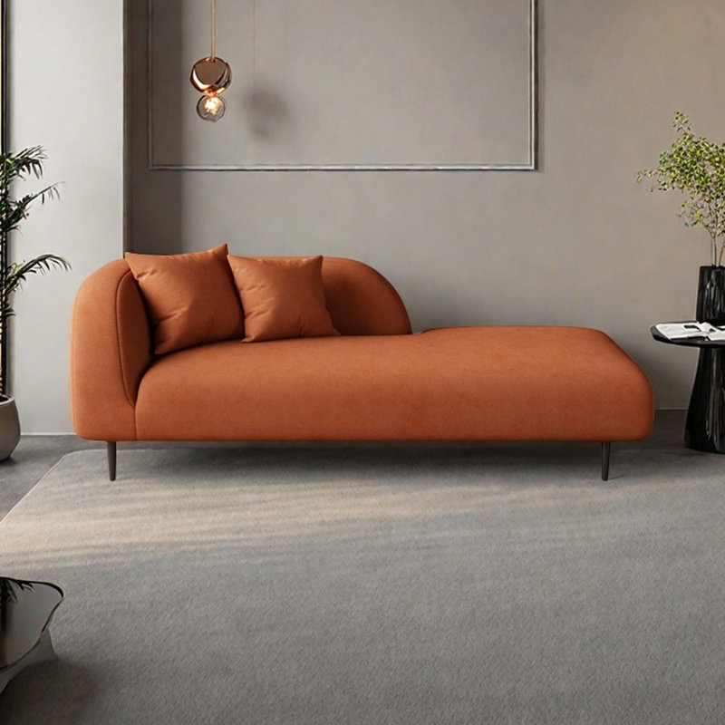 Nyllah, Orange, Orienté à gauche (vu de face)