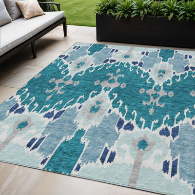 Tapis intérieur / extérieur lavable en ikat bleu sarcelle / bleu marine HomeRoots 5 pi x 8 pi