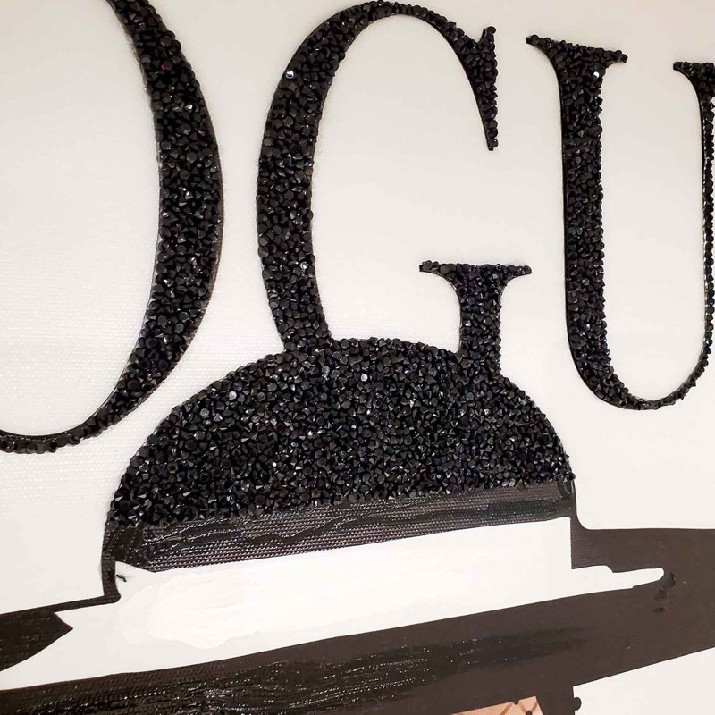 «Sparkles Homes», art mural en strass sur toile Vogue | Cadre flottant doré | Rectangle, 24 pi x 36 pi