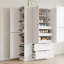 Grand garde-manger de style campagnard avec 7 tablettes, 2 tiroirs, 3 plateaux coulissants, 6 portes et armoires latérales pour le rangement-129030354