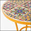 Table d'appoint d'extérieur avec plateau en mosaïque et pieds en métal, jaune