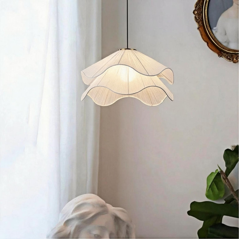 Luminaire suspendu d'intérieur Flower avec abat-jour en tissu blanc