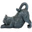 Statue de chat ludique qui s'étend