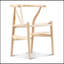 Ensemble de deux chaises triangulaires indémodables en bois de frêne naturel et dossier en Y pour plus de confort et de style