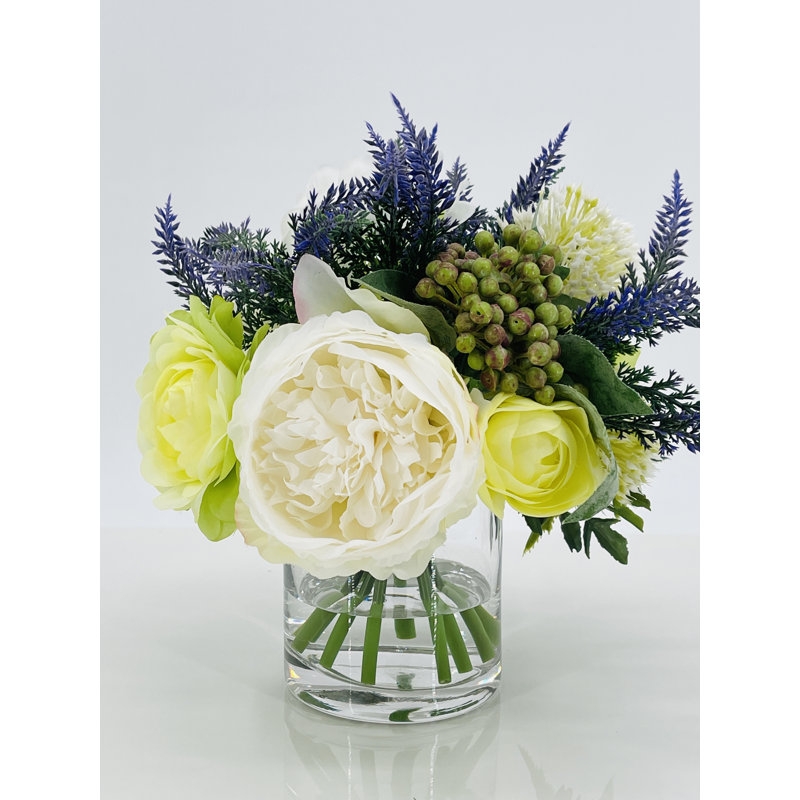 Arrangement floral pivoine ou pièce maîtresse dans un vase
