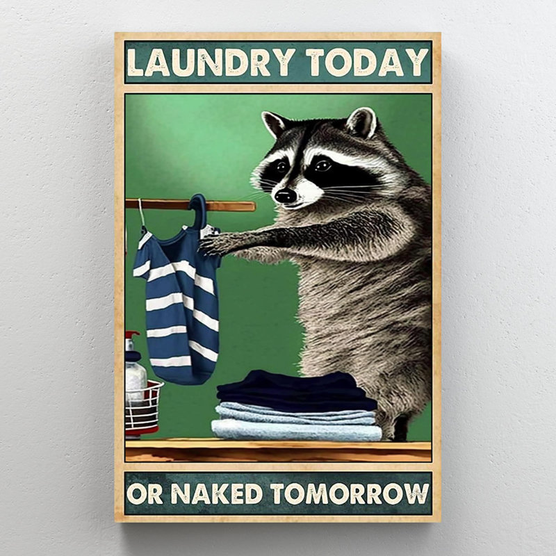 «Raccoon Laundry Today», impression sur toile, H 36 po x l 24 po x P 1,25 po