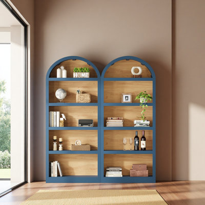 Hautes étagères autoportantes, armoire de rangement bicolore Farmhouse avec plateau arqué en tissu, bibliothèque à 5 niveaux pour le salon, la chambre à coucher et le bureau personnel