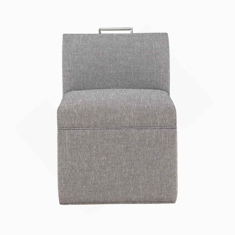Chaise d'appoint capitonnée polyvalente avec garniture cloutée exquise pour divers environnements